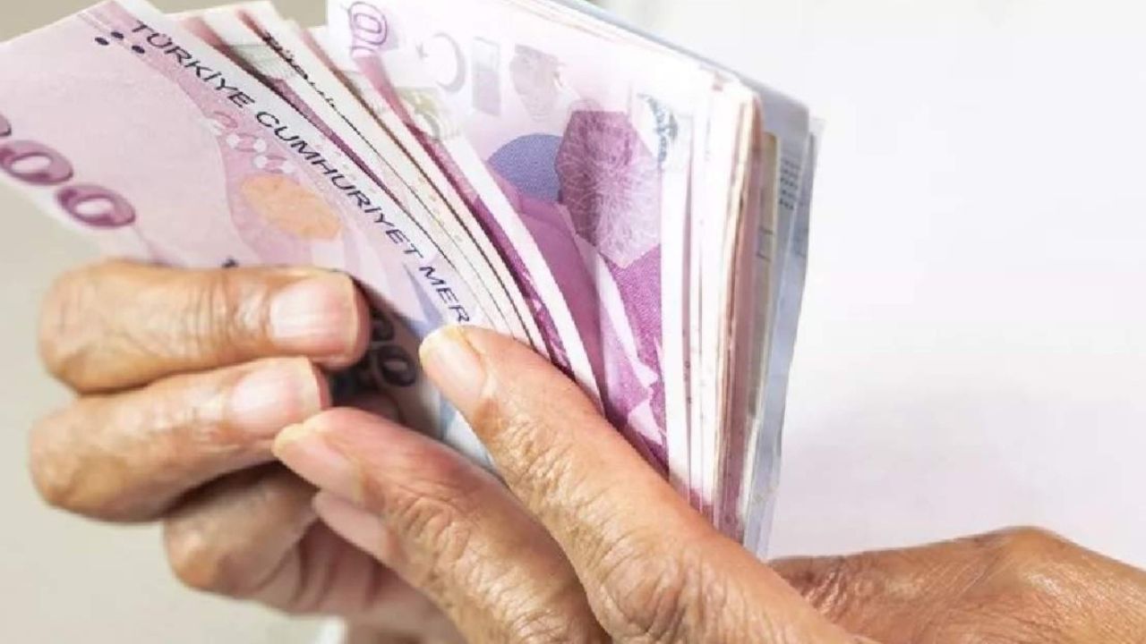 Emekli maaşı yetmeyenlere 25.000 TL nakit ödeme! Halkbank emeklilerin gönlünü alacak