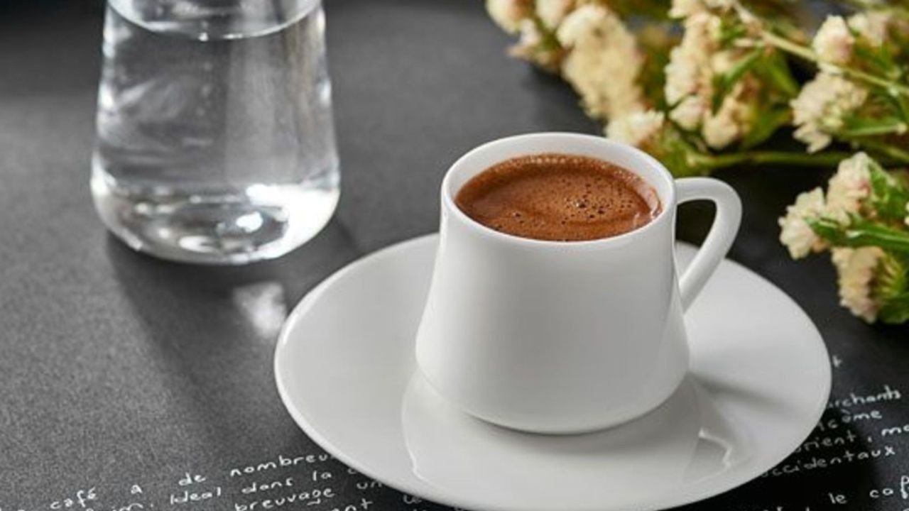 Türk kahvesini fokur fokur köpürten yöntem! Köpüksüz kahveleri unutacaksınız