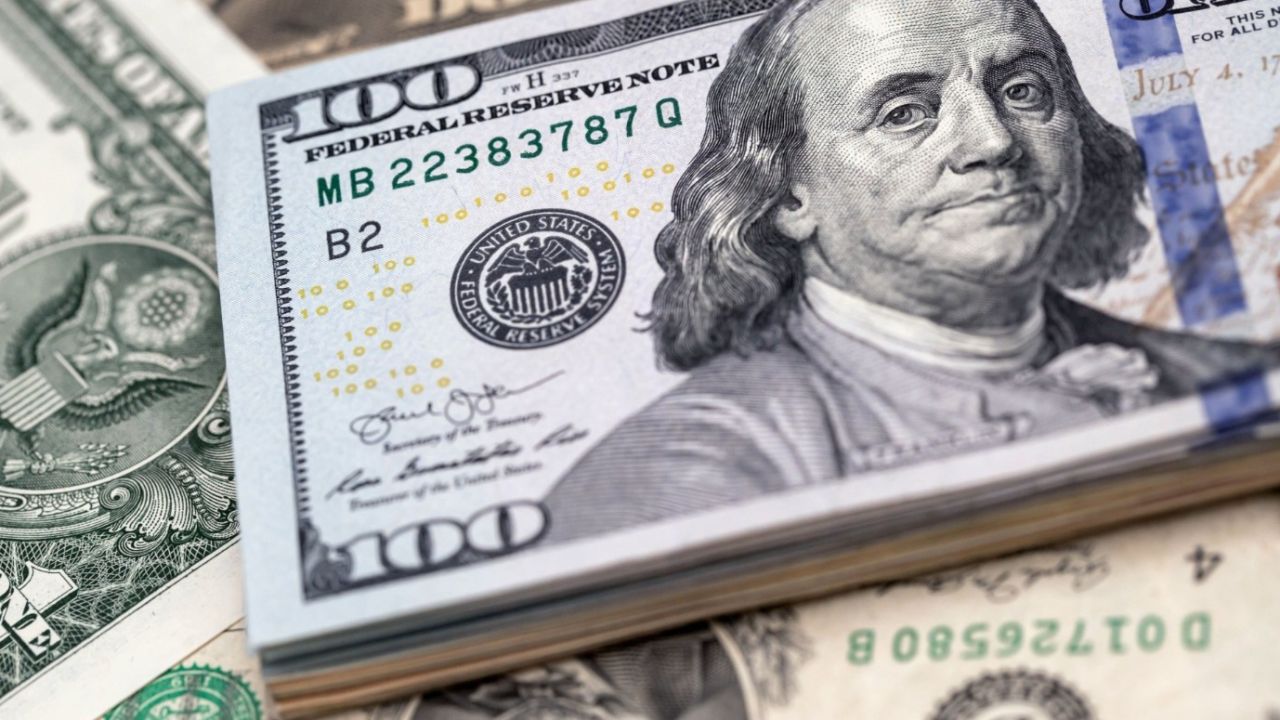 Yastık altında dolar biriktirenlere son uyarı! Bu rakam 2024'ten önce görülecek