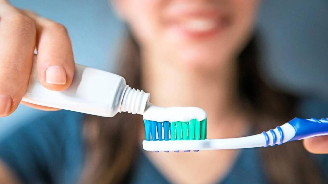 Dişlerini böyle fırçalayanlara kötü haber! Meğer diş sağlığıyla ilgili hiçbir şey bilmiyormuşuz