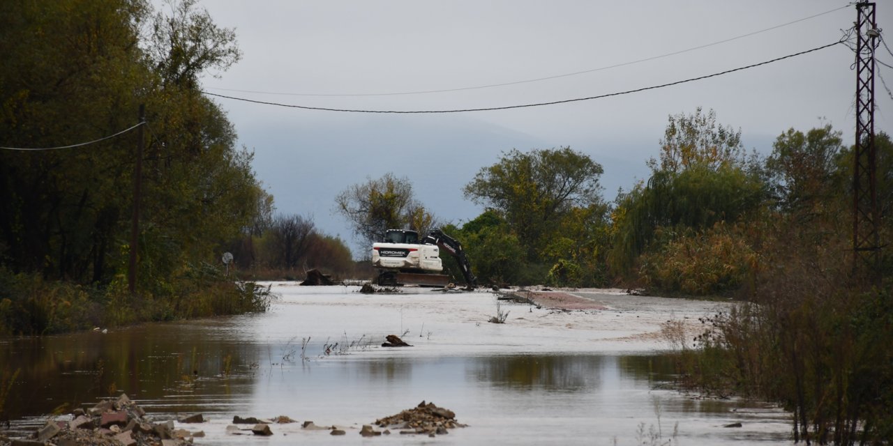 Mudanya'yı Vuran Şiddetli Sel Felaketi! Dereler Taştı, Araçlar Sular Altında Kaldı!