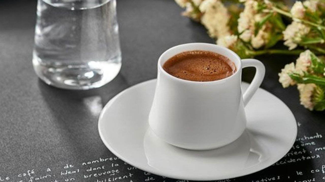 Türk kahvesini fokur fokur köpürten pişirme tüyosu! İçenler hilenizi öğrenmek için çıldıracak