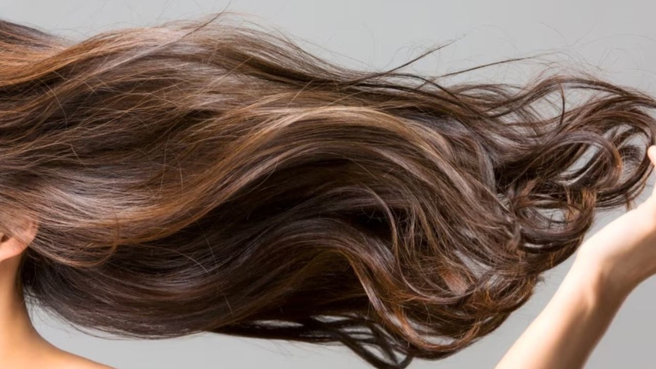 Parlak ve yumuşacık saçlara ulaşmak için 10 öneriye kulak verin!