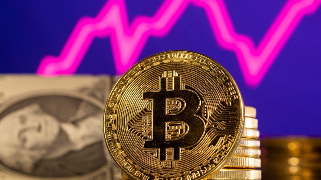 Bitcoin'de rüzgar tersine esti! Uzman analistler iki yeni rakam verdi