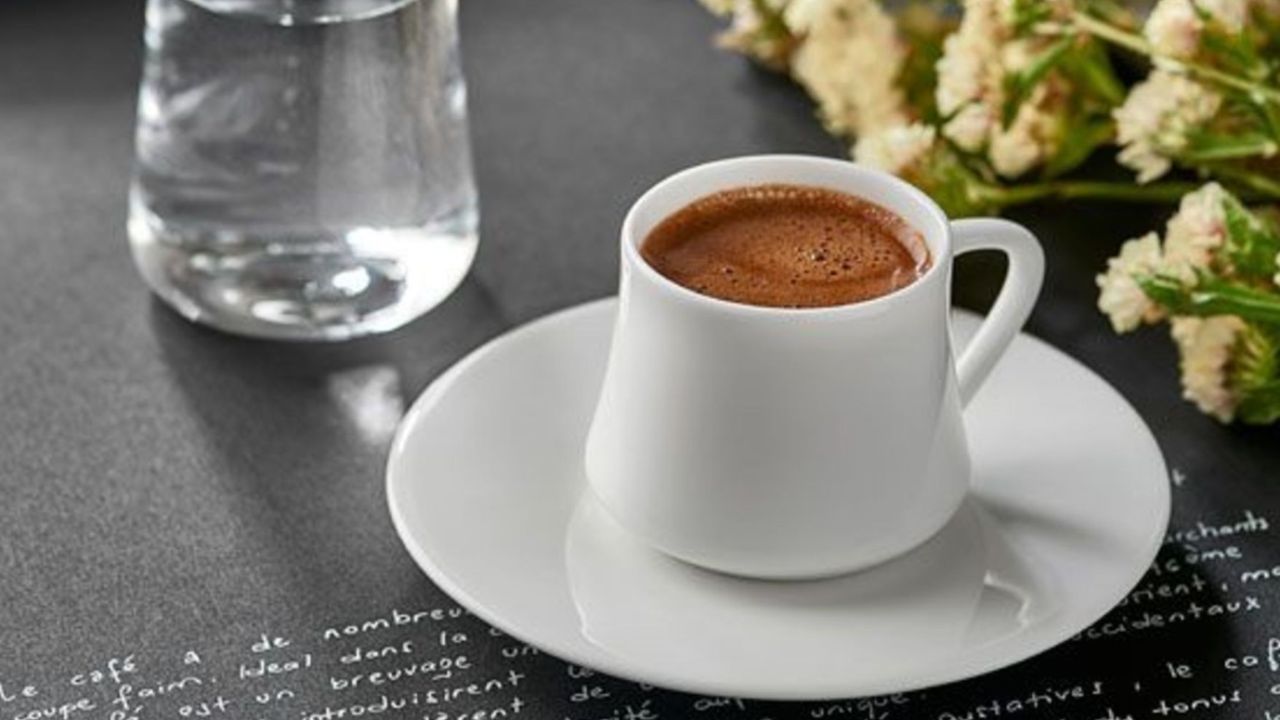Türk kahvesini eski usülde içmeyin! Sadece 1 tane eklendiğinde şifa deposuna dönüşüyor