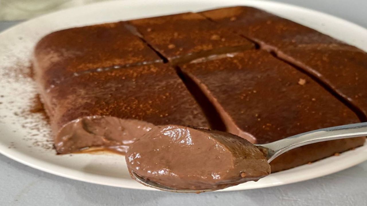 Misafirleriniz hazır aldığınızı düşünecek! Pratik ve lezzetli çikolatalı muhallebi tarifi