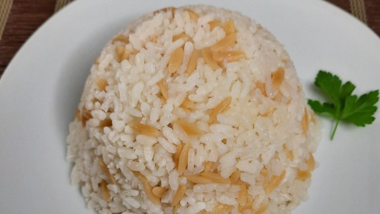 Bembeyaz pirinç pilavı yapmanın sırrı meğer buymuş! Tereyağı koysanız bile inci gibi olacak