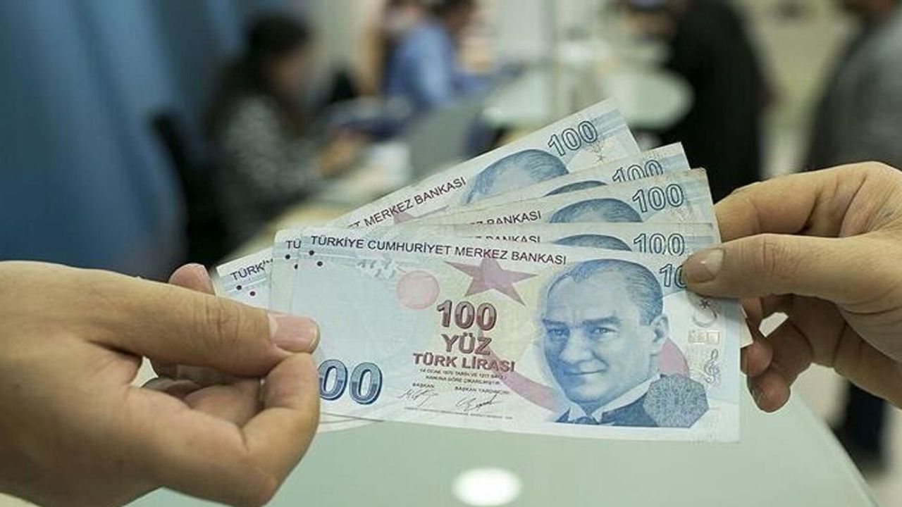 Emeklilere Özel 17.900 TL Kredi Fırsatı: Ziraat Bankası, Vakıfbank ve PTT'den Bomba Haberler!