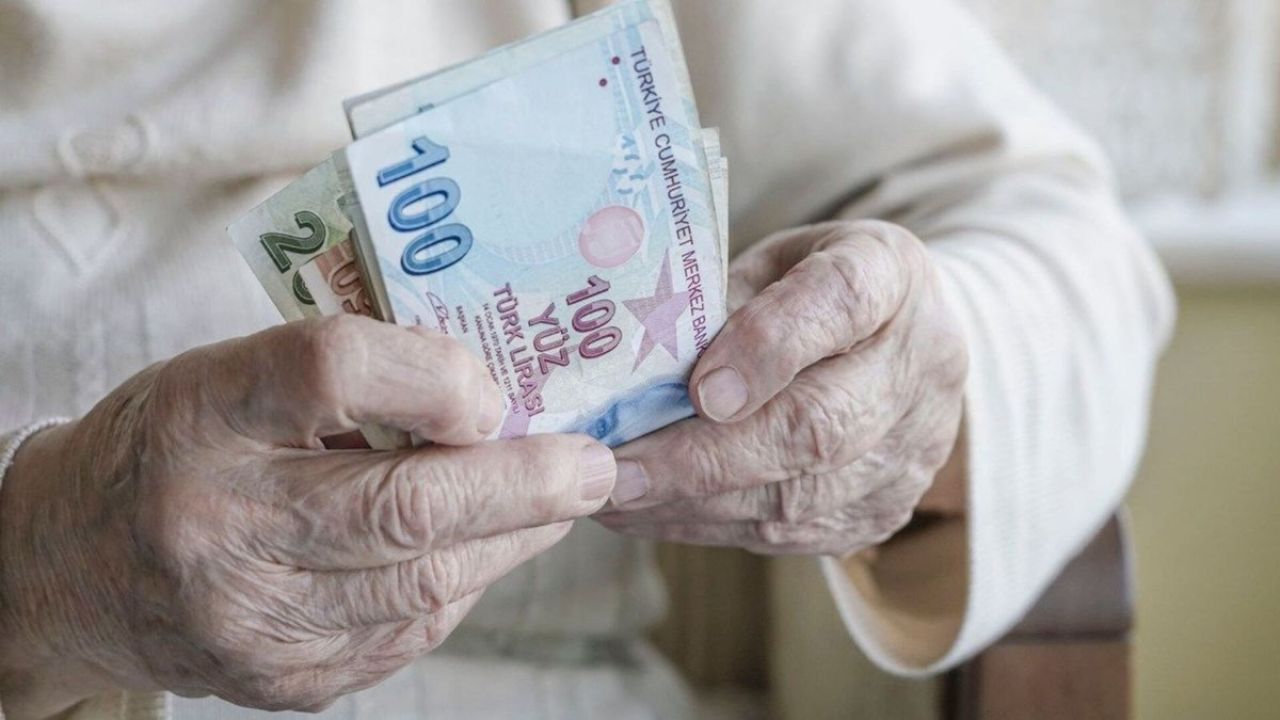 Emeklilerin cebini dolduracak müjde! Nisan piyangosu çıktı: 19.500 TL karşılıksız ödeme geliyor