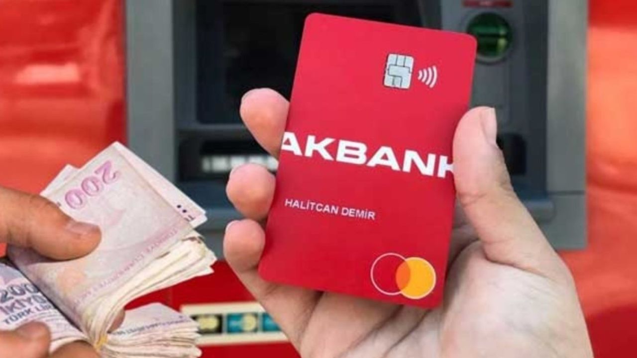 Akbank'tan Emeklilere Müjde: Evden Çıkmadan 15.000 TL Nakit Desteği!