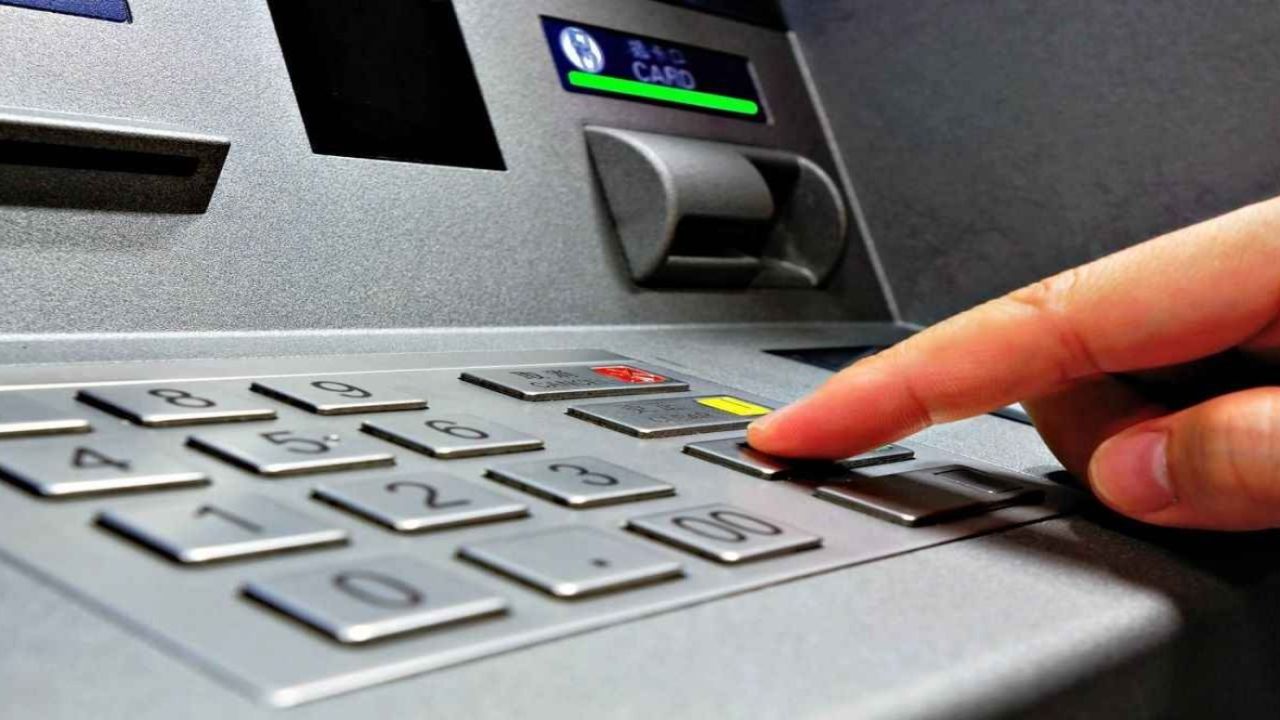 Banka ATM'lerinden para çekenler dikkat! O tarihten sonra böyle yapılacak