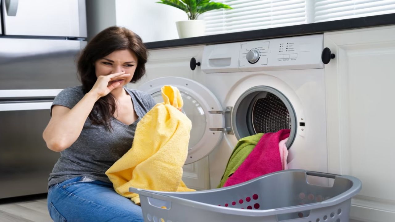 Çamaşır makinesinden çıkan çamaşırlar kokuyorsa dikkat! Bu karışımı bir kez dökün, sonuca inanamayacaksınız