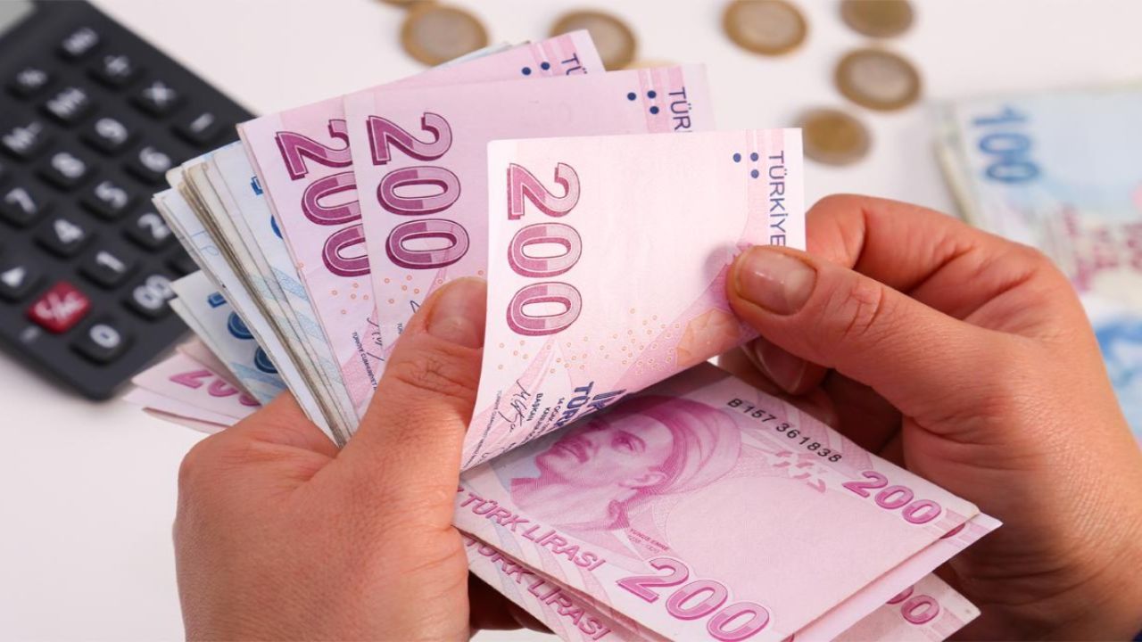 Bankada hesabı olanlara acil duyuru! Neredeyse tüm şubeler kapatıldı: Herkes parasını çekmeye çalışıyor