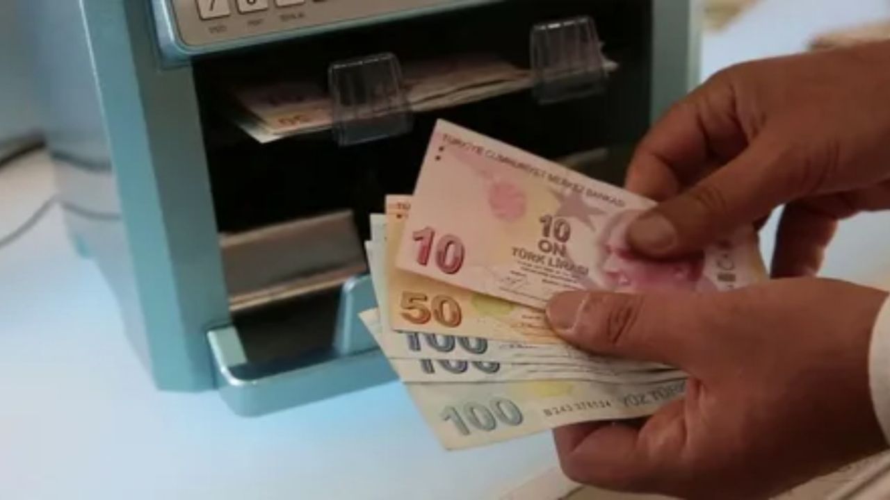 Zam bekleyen asgari ücretliye kötü haber! Maaşlarından 3.798 TL birden kesildi!