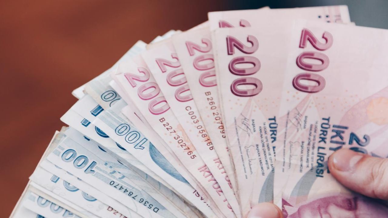 Emekliye bu aya özel 12.000 TL nakit! Dev banka müjdeyi verdi