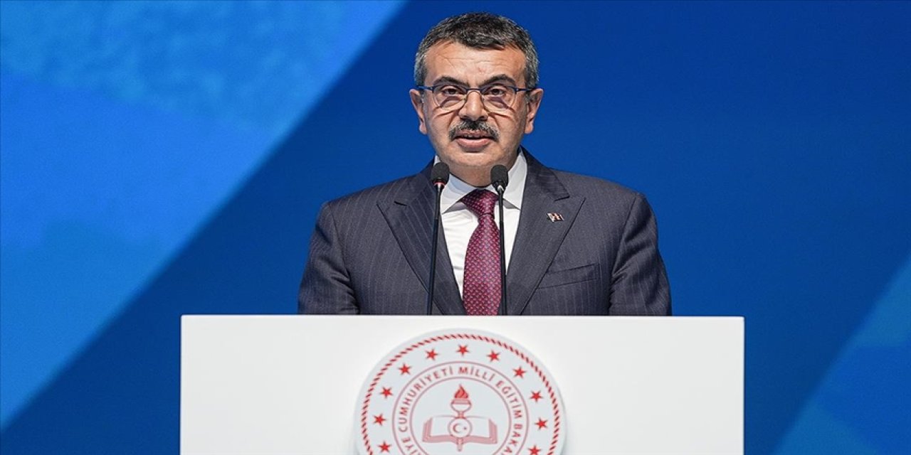 Bakan Tekin'den Yeni Müfredat Eleştirilerine Yanıt: 'Öğretmenlerime Neden Güvenmiyorsunuz?'