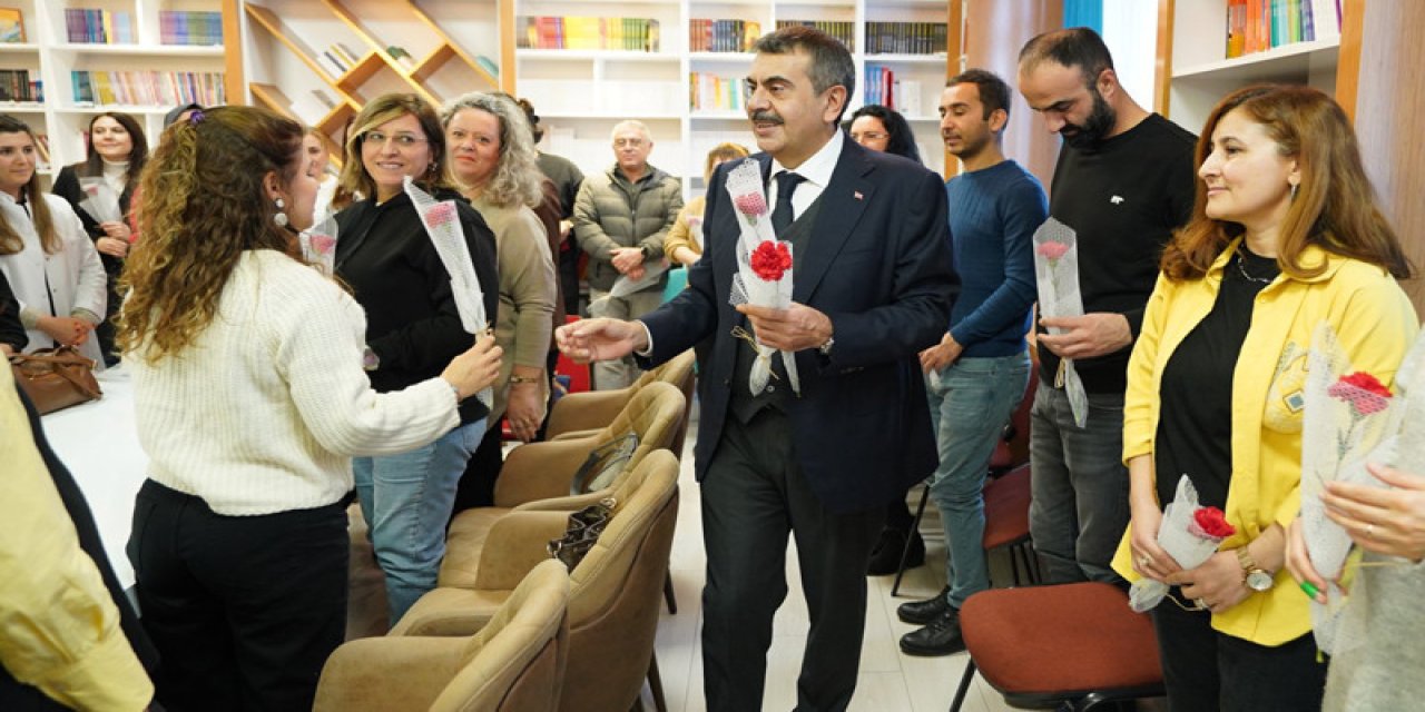 Bakan Tekin'den Öğretmenlere Aile Birliği Müjdesi: Mazeret Tayini Başvuruları Onaylandı