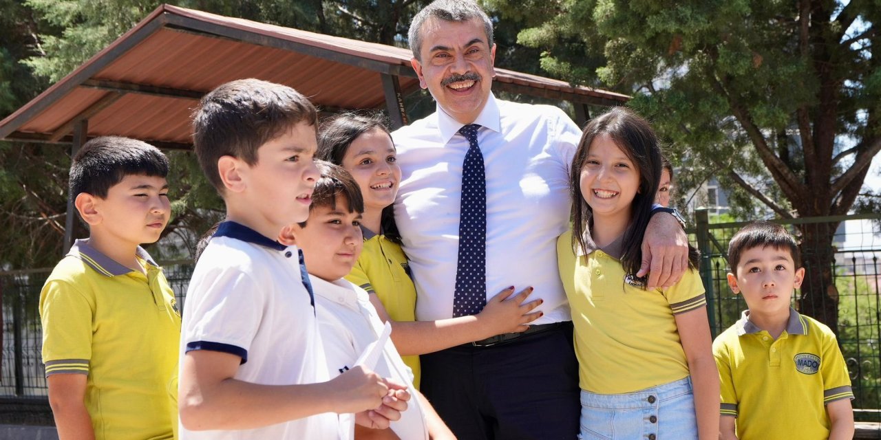 Bakan Tekin'den Öğretmenlere Müjde: Aile Birliği Mazeret Tayinlerine 'İl Emri' Düzenlemesi