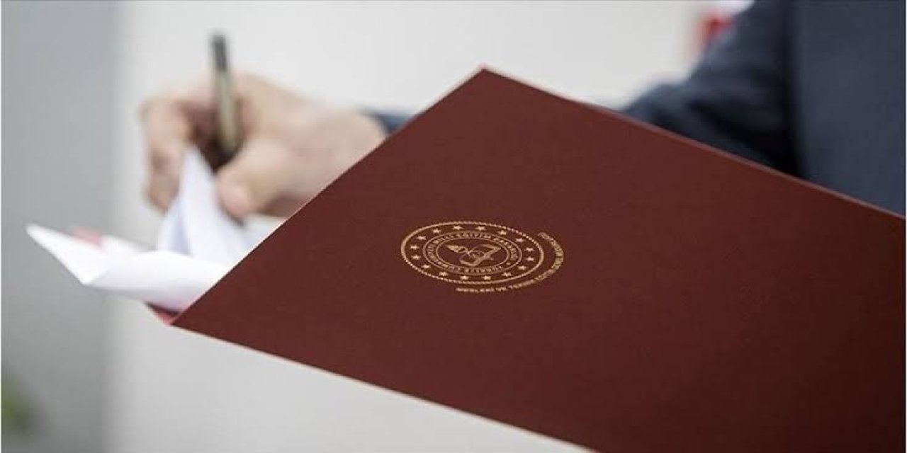 MEB'den Eğitimde Devrim Gibi Karar: Karnelerin Yanına 'Öğrenci Gelişim Dosyası' Geliyor