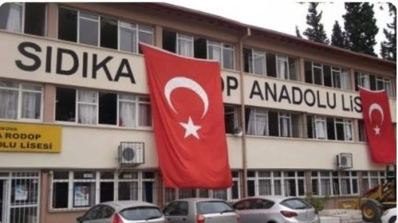 İzmir Sıdıka Rodop Anadolu Lisesi 2024 Taban Puanı: OBP Kaç Olmalı? Sınavsız mı Alıyor?