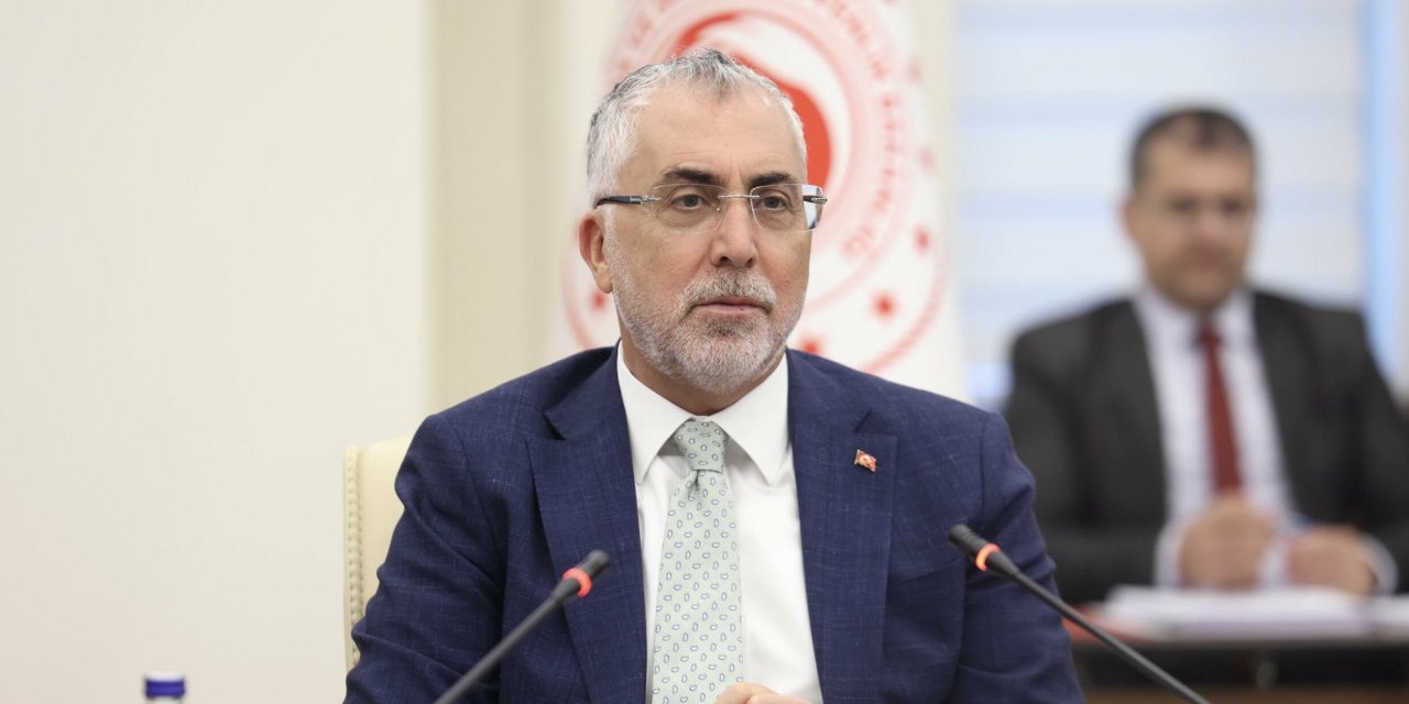Memurların Gözü Toplu Sözleşmede: Bakan Işıkhan'dan Eğitim Zirvesi Sonrası Kritik Açıklama