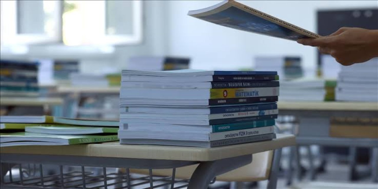 MEB'den Velileri Sevindirecek Karar: Okullarda Kaynak Kitap Dönemi Bitiyor!