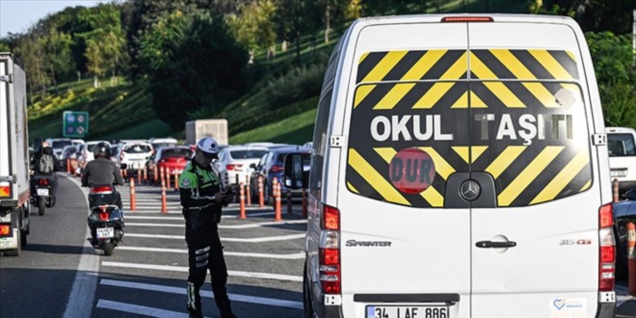 Okul Servislerine Yeni Düzenleme: Fiyat Tarifesi ve Şoför Şartları Değişti