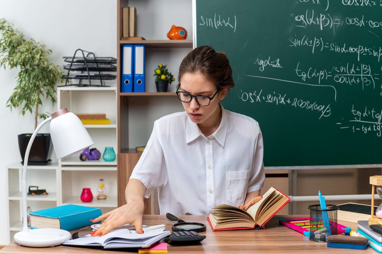 MEB Bakanlık Bünyesinde Çalıştırmak İçin Öğretmen Alımı Yapacak