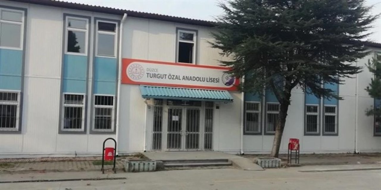 Düzce'deki O Lisede Tartışma Yaratan Kurallar: Valilik Soruşturma Başlattı
