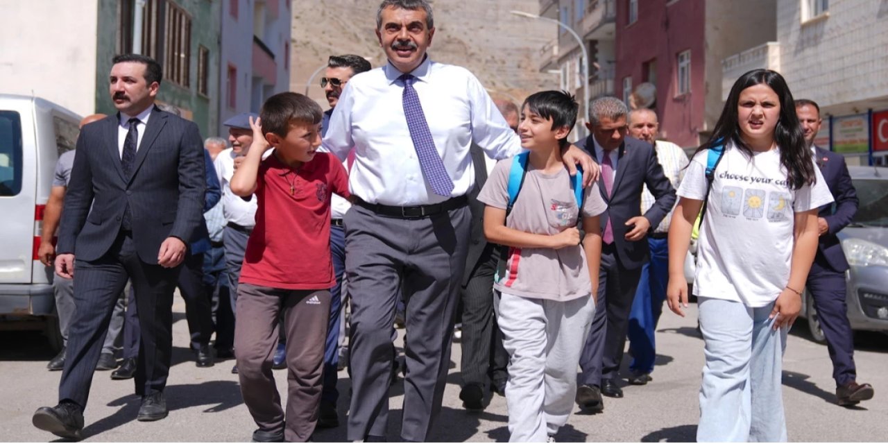 Bakan Tekin Memleketi Erzurum'dan Seslendi: Eğitim Vizyonunu Anlattı, Eleştirilere Yanıt Verdi