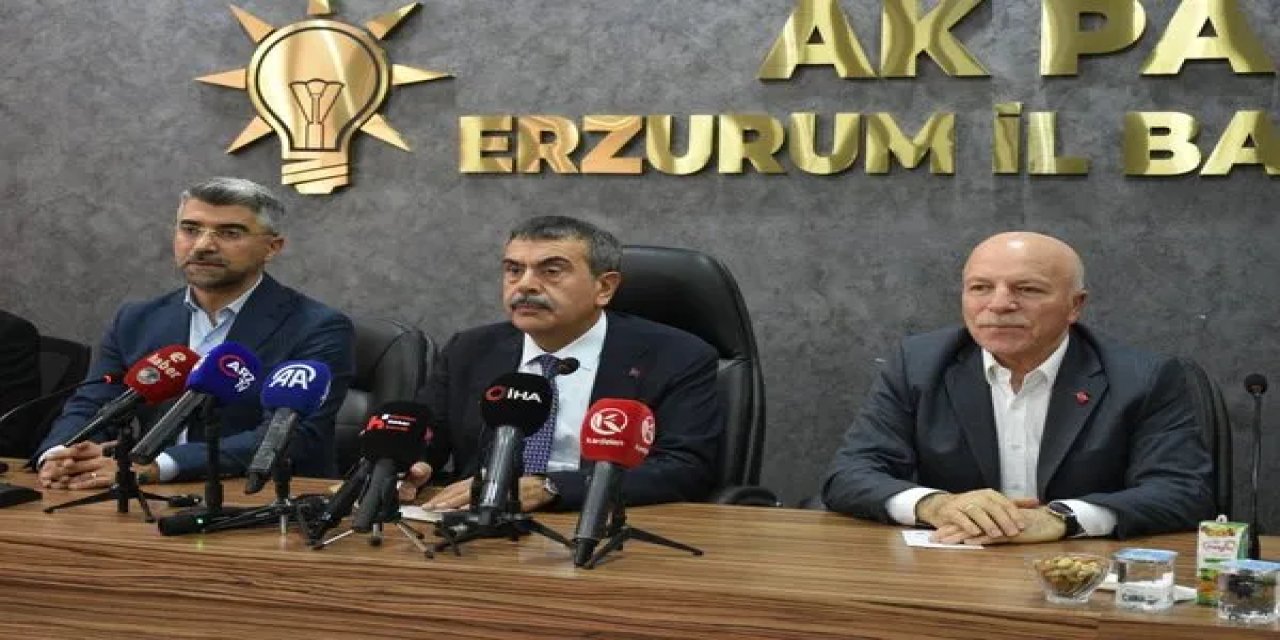 Bakan Tekin'den Özgür Özel'e Şarkılarla Sert Eleştiri: 'Ne Söylediği Anlaşılmıyor'