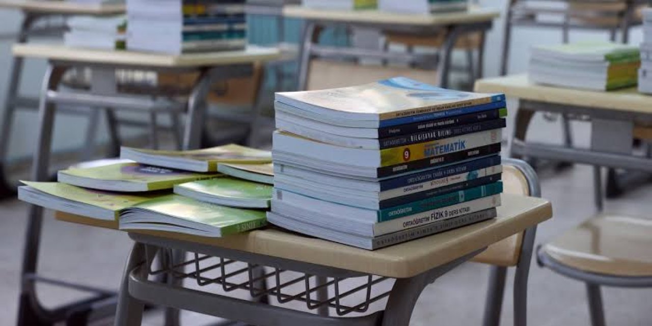 Nakil Yapan Öğrenciler Dikkat: 2025-2026'da Ders Kitapları Neden Gecikecek?