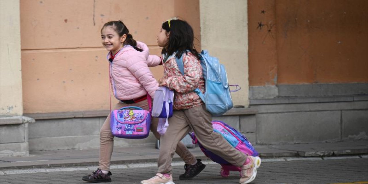 Okullarda Uyum Haftası Başladı: Milyonlarca Minik Öğrenci İçin İlk Ders Zili Çaldı