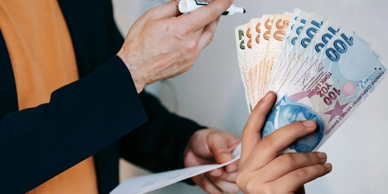 Öğretmenlere Müjde: Kırtasiye Parası (Eğitime Hazırlık Ödeneği) İçin Tarih Belli Oldu!