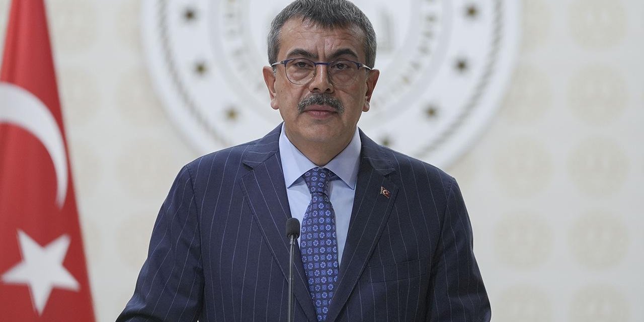 Bakan Tekin'den Kritik Canlı Yayın: Gündemde Yeni Müfredat Var!