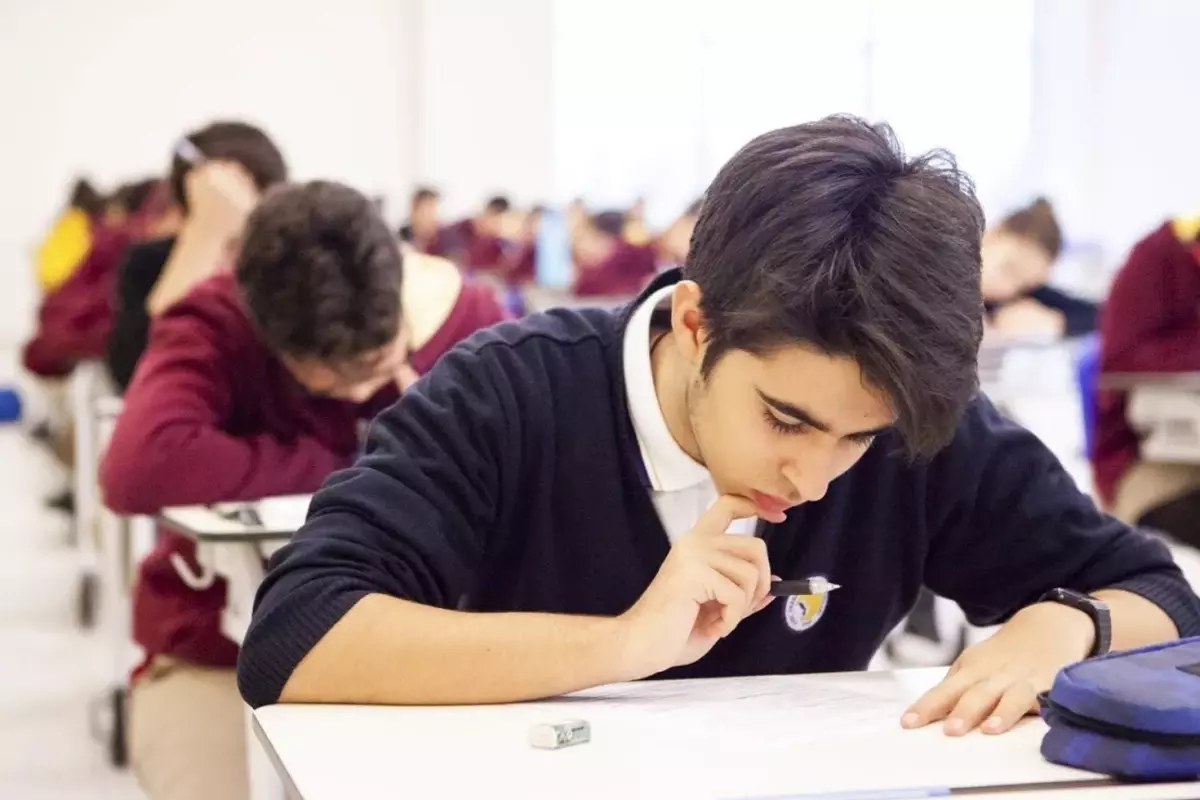 12 Yıllık Zorunlu Eğitim Tarih mi Oluyor? MEB'in Lise İçin Masadaki 3 Yeni Modeli