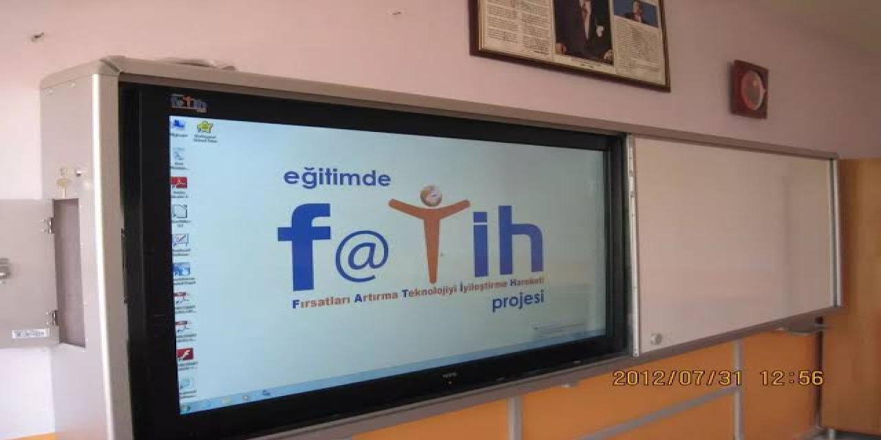 FATİH Projesi'nde Alarm: Binlerce Akıllı Tahta Kullanılamaz Halde, Okullar Çaresiz