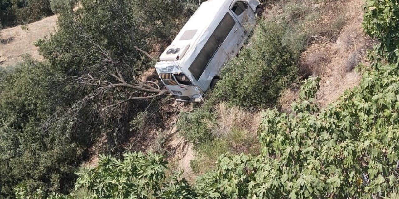 Aydın'da Freni Patlayan Okul Servisi Uçuruma Devrildi: Sürücü ve 4 Öğrenci Yaralandı