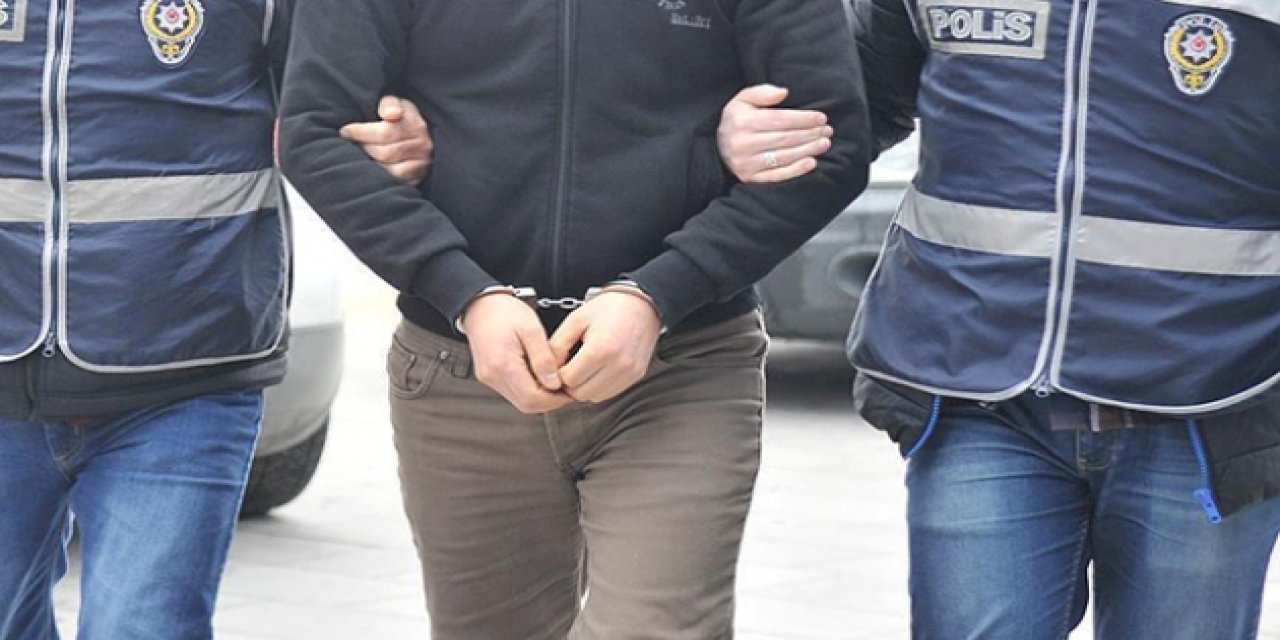 İzmir'de FETÖ'ye Şafak Operasyonu: Aralarında Polis ve Öğretmenlerin de Bulunduğu 10 Gözaltı