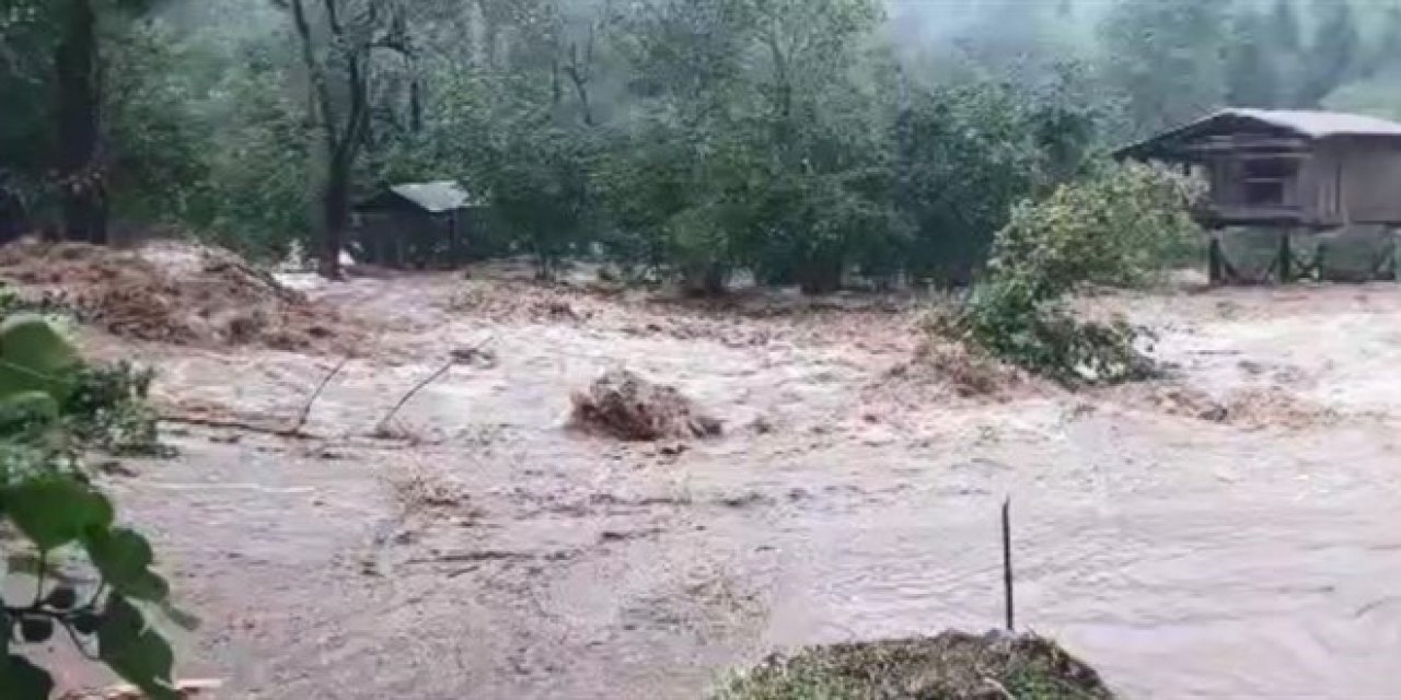 Karadeniz'de Sel Felaketi: Rize, Artvin ve Giresun'da Kırmızı Alarm!
