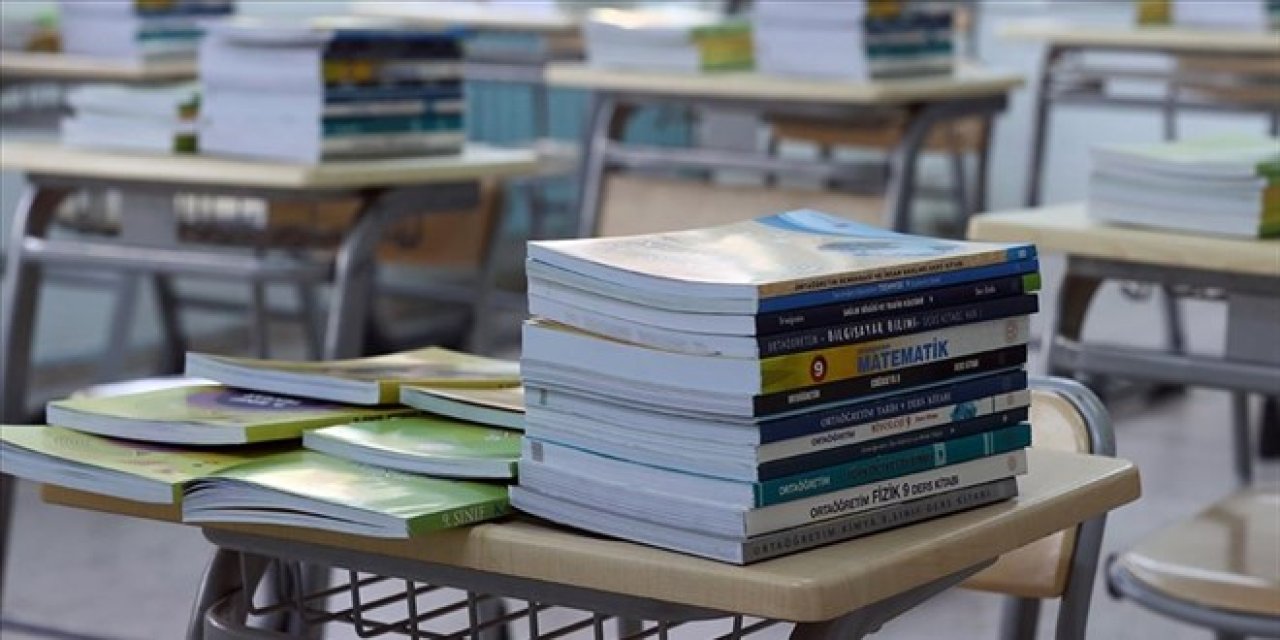MEB'den Öğretmenlere Kritik 'Kaynak Kitap' Uyarısı: Soruşturma Kapıda!