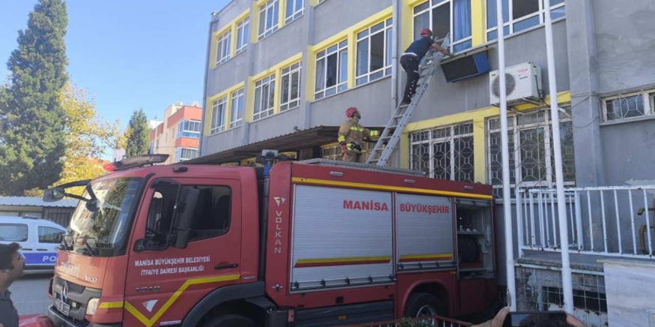 Manisa'da Korku Dolu Anlar: Okulda Unutulan Öğrencilerin İmdadına İtfaiye Yetişti
