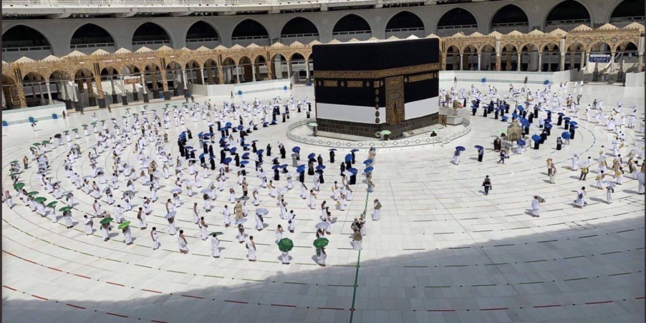 Diyanet'ten Öğrenci ve Öğretmenlere Özel Umre Fırsatı: 2026 Ara Tatil ve Sömestr Fiyatları Belli Oldu