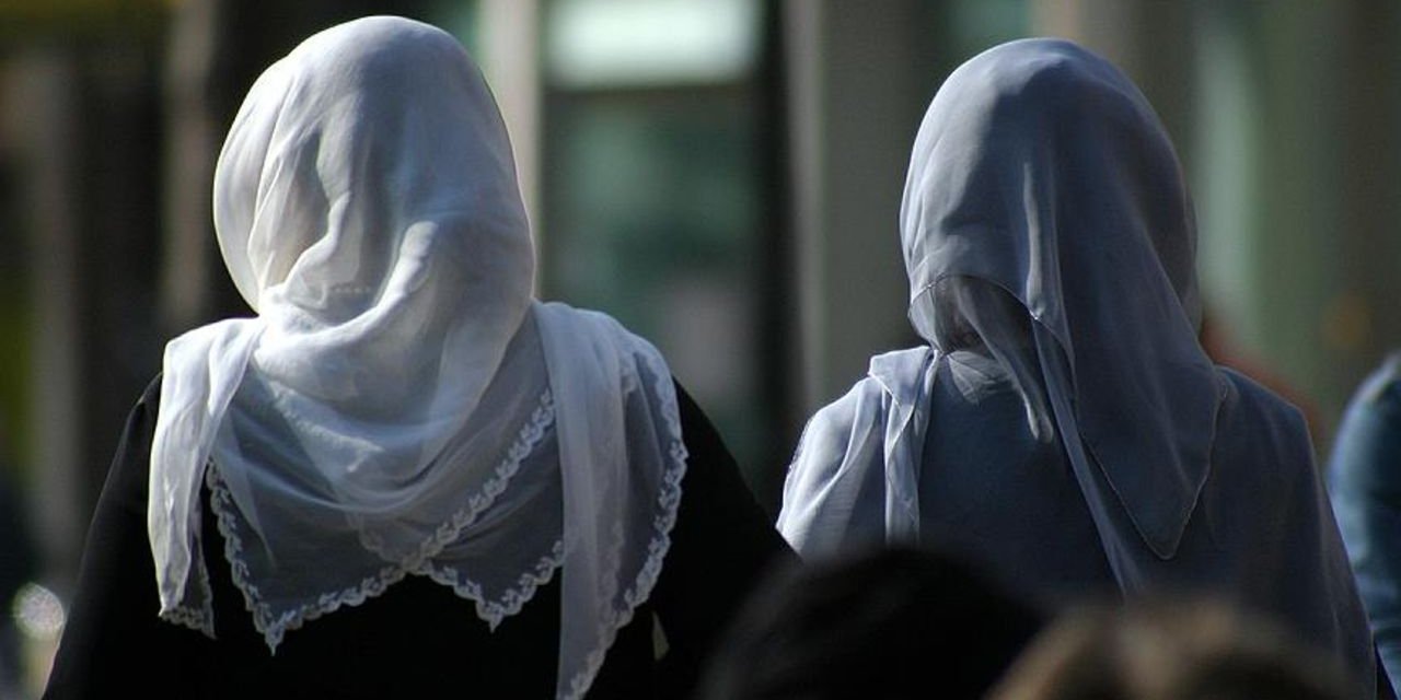 KKTC'de Başörtüsü Serbestisi Kısa Sürdü: Anayasa Mahkemesi 'Dur' Dedi