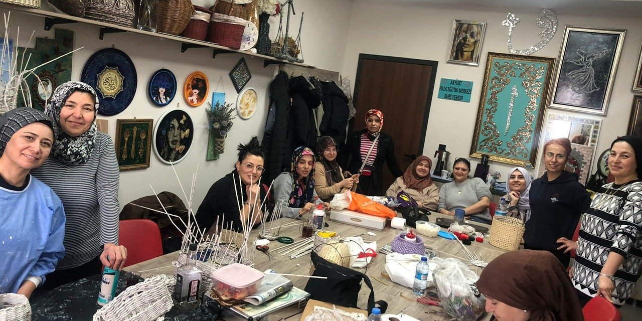 Akyurt'ta Sıfır Atık Hareketi: Ev Hanımları Çöpten Sanat Yaratarak Para Kazanıyor