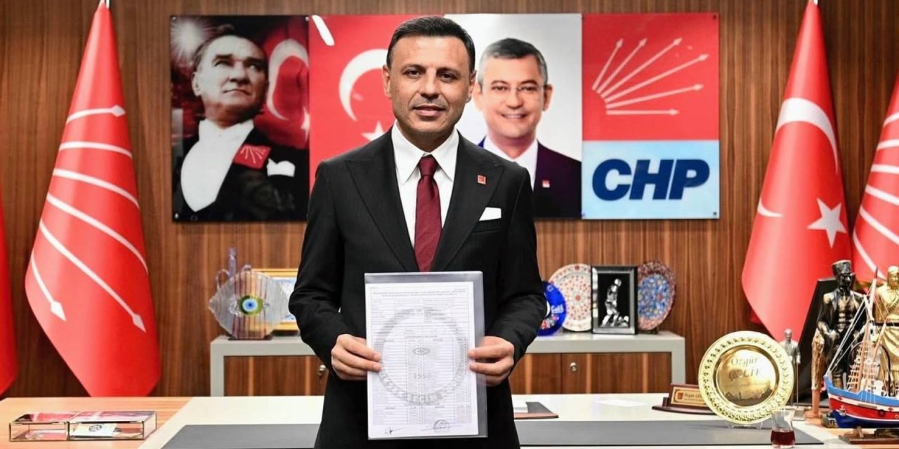 CHP İstanbul'da Yeni Dönem: Özgür Çelik Mazbatasını Alarak Görevine Resmen Başladı