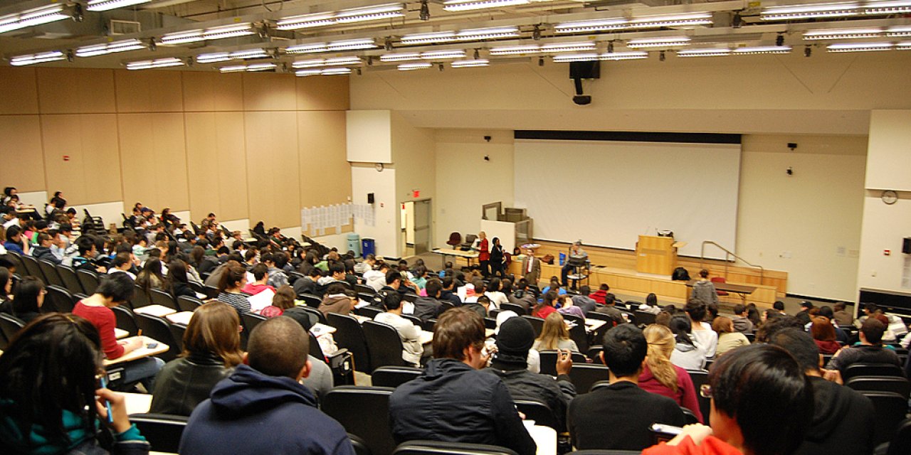 YÖK'ten Üniversite Reformu: Başarılı Öğrenciler İçin 3 Yılda Mezuniyet Yolu Açıldı!