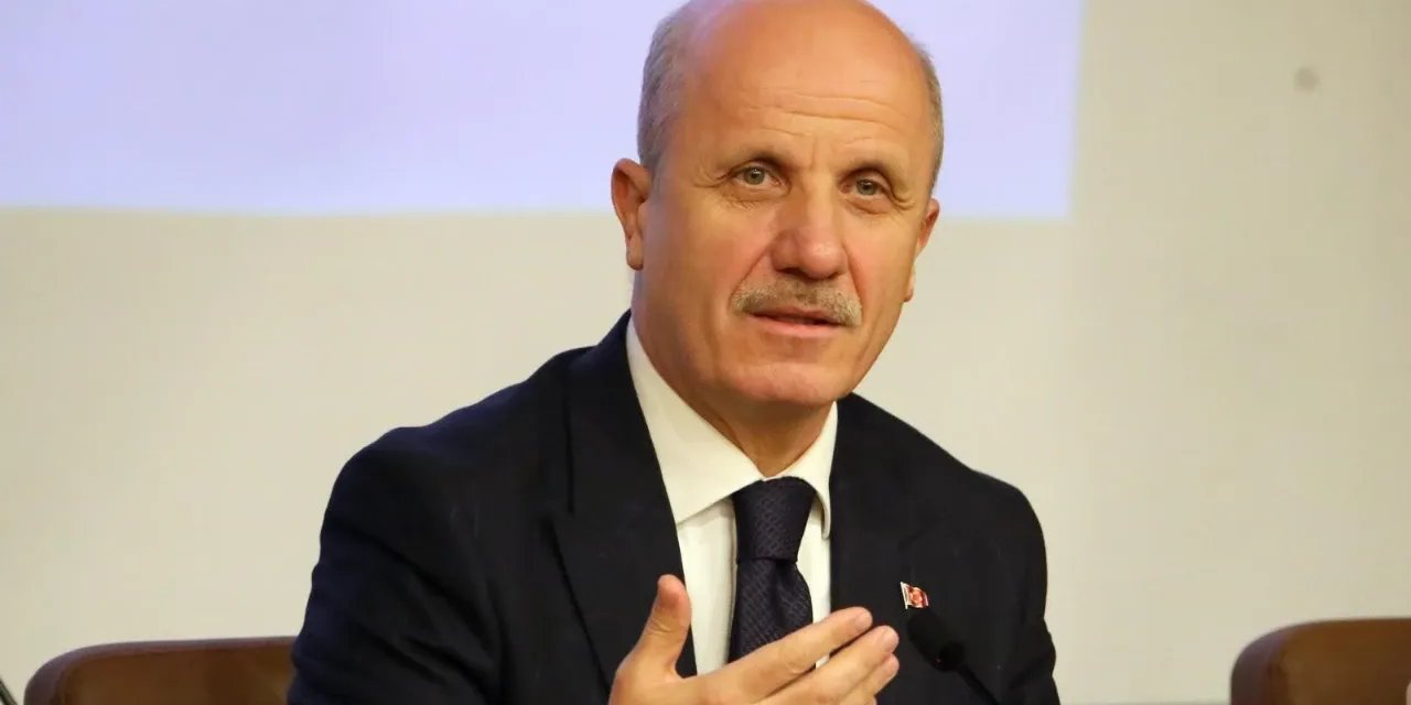 YÖK'ten Üniversite Reformu: Kontenjanlar Düşüyor, 3 Yılda Mezuniyet Geliyor