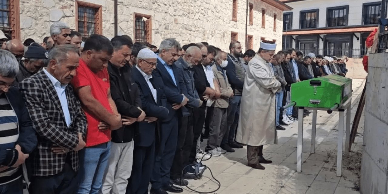 Konya'yı Yasa Boğan Kaza: Öğretmen Mevlüt Külcü Kırmızı Işıkta Beklerken Can Verdi