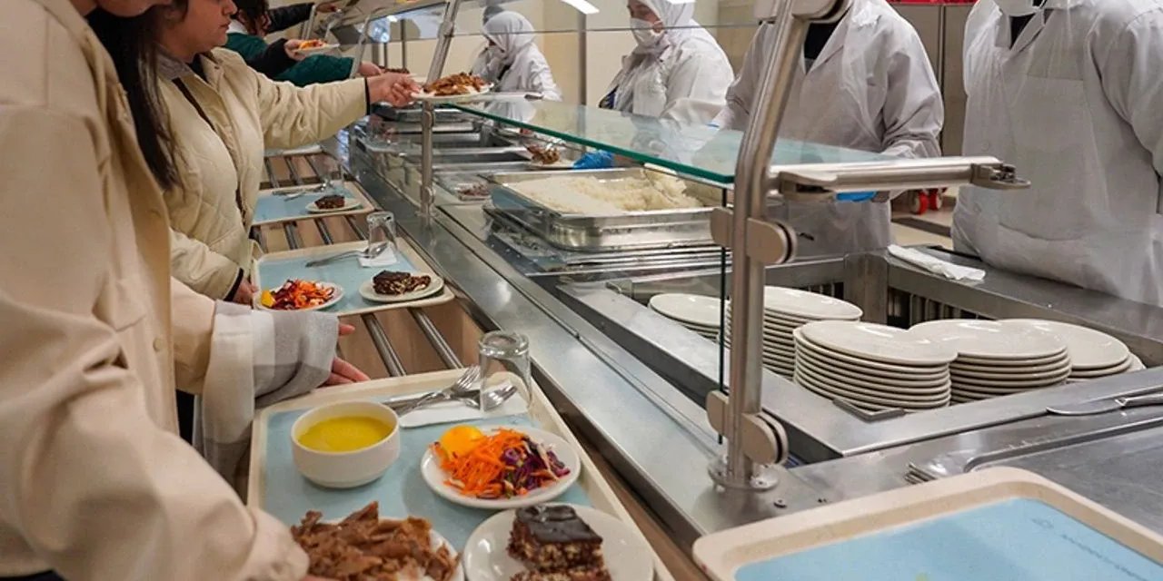 Üniversite Öğrencilerine Müjde: Ümraniye'de Ücretsiz Akşam Yemeği Başvuruları Başladı!